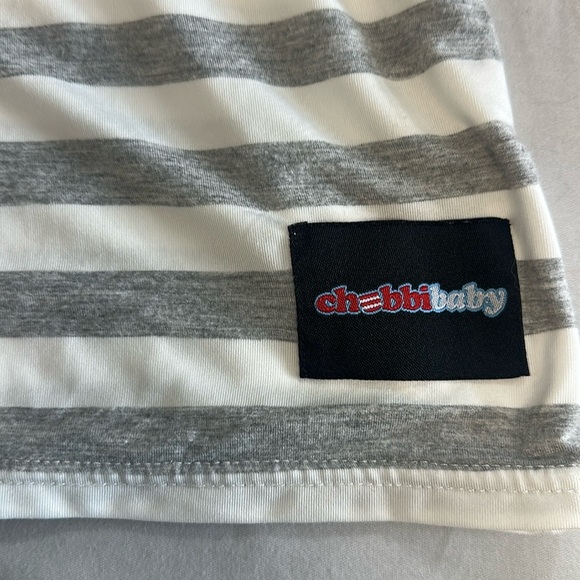 Chubbi Baby - 4-in-1 Multi-Use Nursing Cover and Scarf - Picture 2 of 6